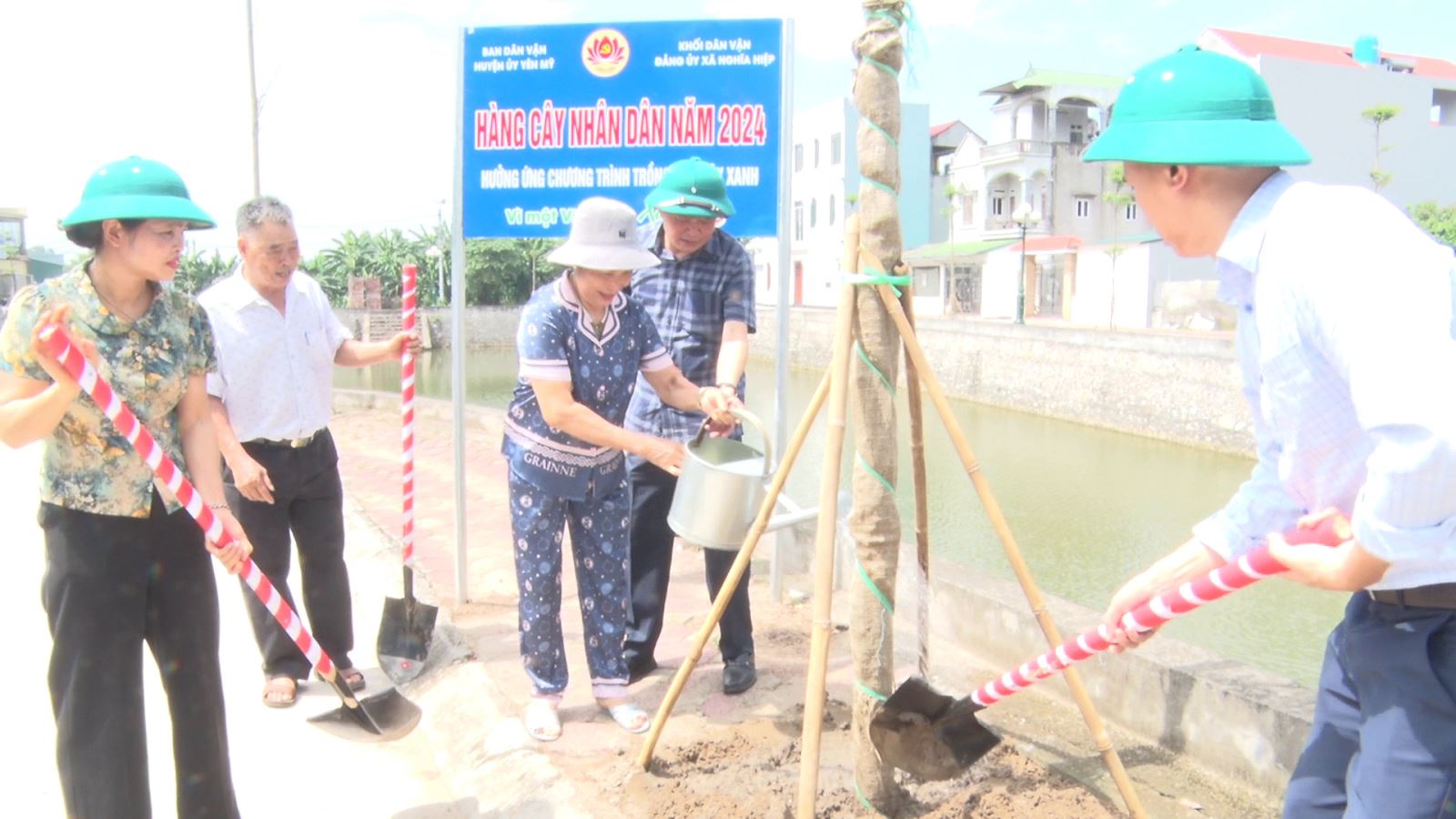 BAN DÂN  VẬN HUYỆN UỶ YÊN MỸ TRIỂN KHAI KẾ HOẠCH VÀ TUYÊN TRUYỀN QUY ĐỊNH CỦA LUẬT BẢO VỆ MÔI TRƯỜNG