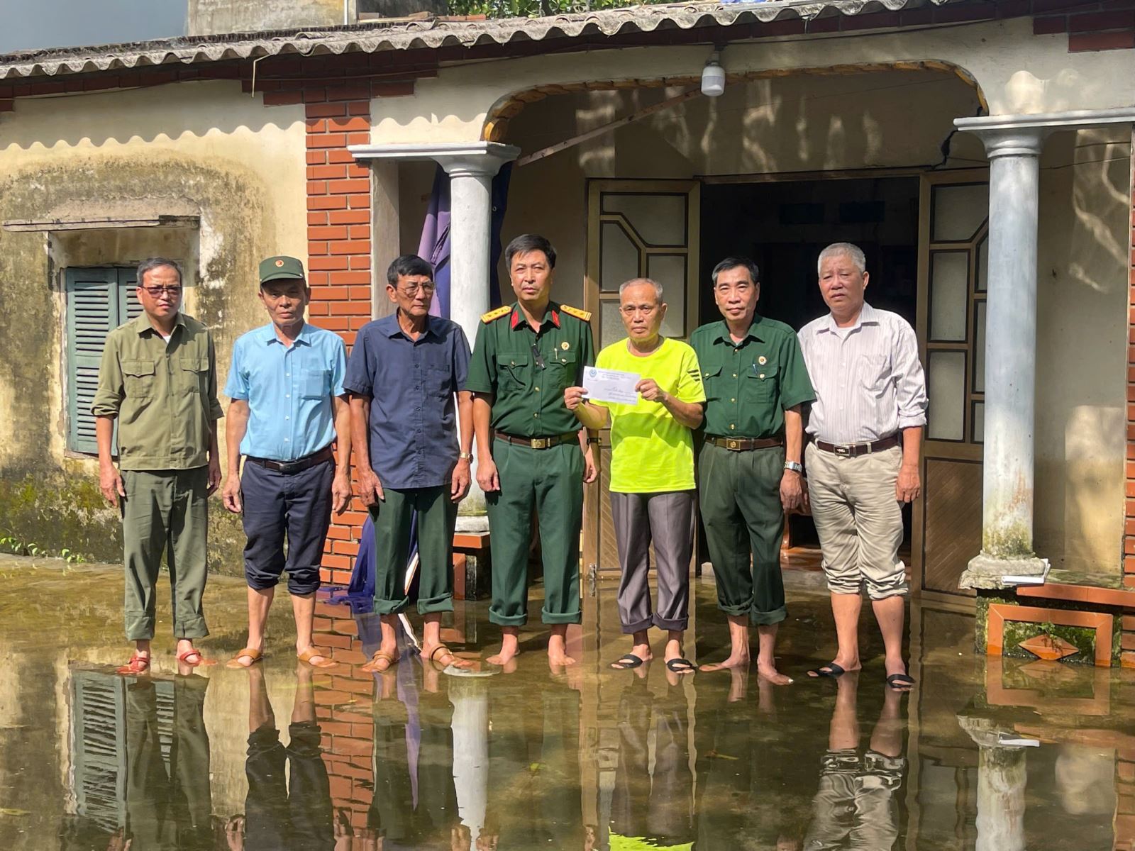 HỘI CỰU CHIẾN BINH HUYỆN YÊN MỸ: HỖ TRỢ ĐỘT SUẤT CHO HỘI VIÊN BỊ ẢNH HƯỞNG DO MƯA BÃO SỐ 3